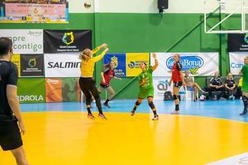 El Rocasa cumple con su condición de favorito y se impone al VZV Juro Urinek por 26-21 (Foto TA)